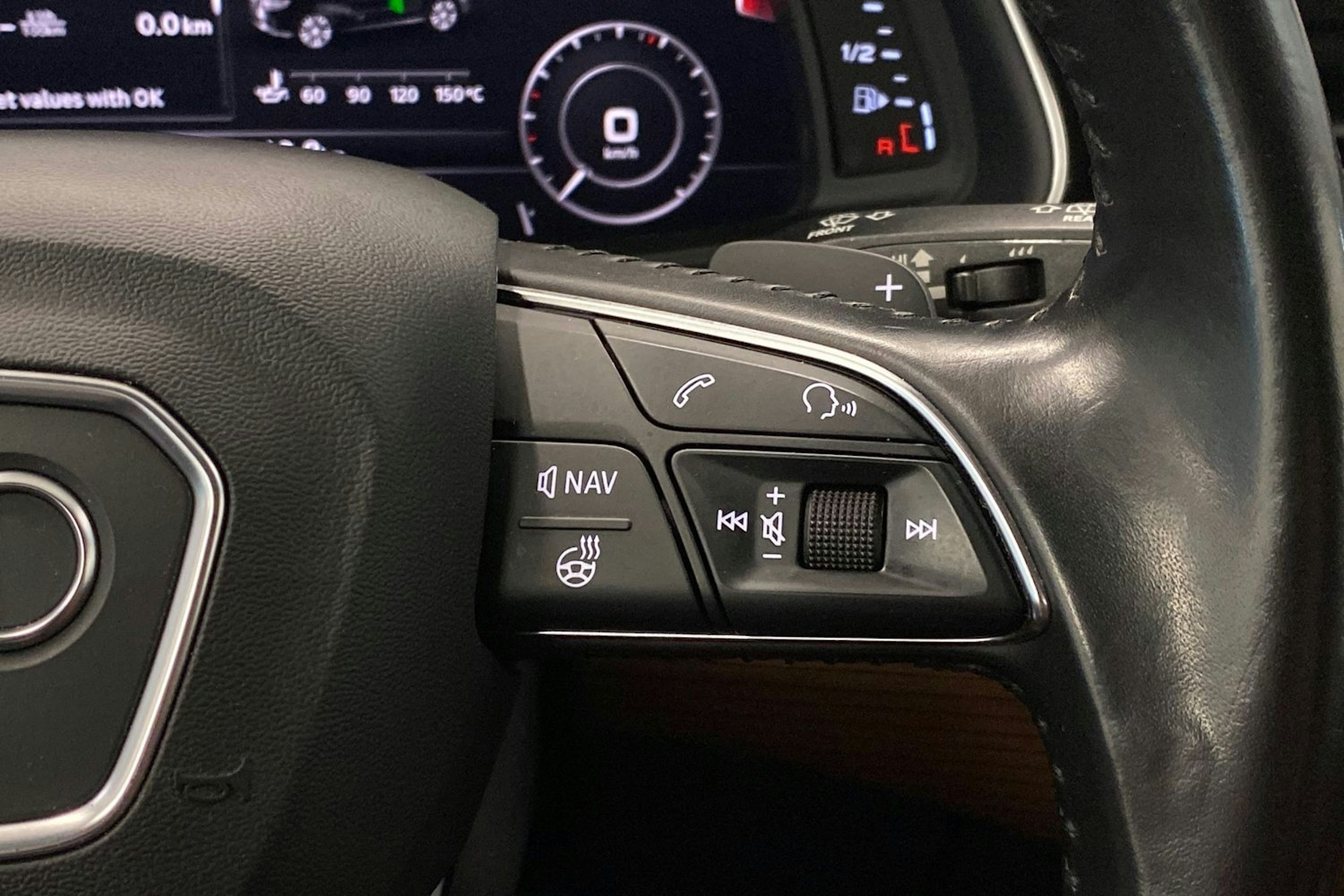 harmaa Audi Q7 2017 kuva 24.