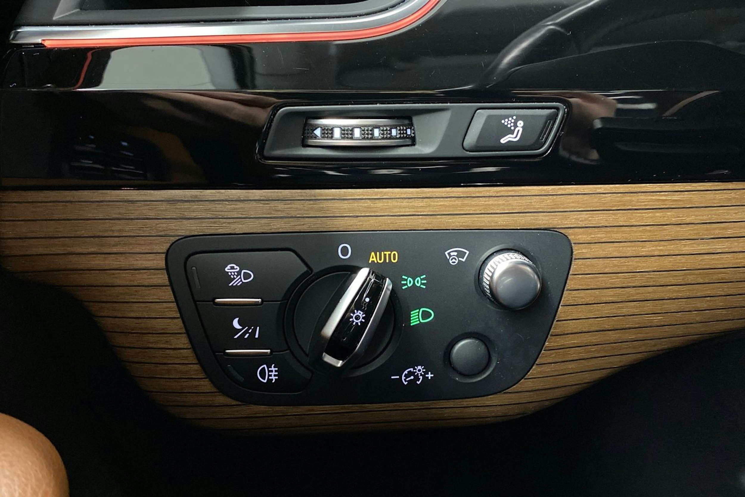 harmaa Audi Q7 2017 kuva 25.