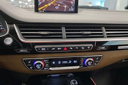 harmaa Audi Q7 2017 kuva 27.