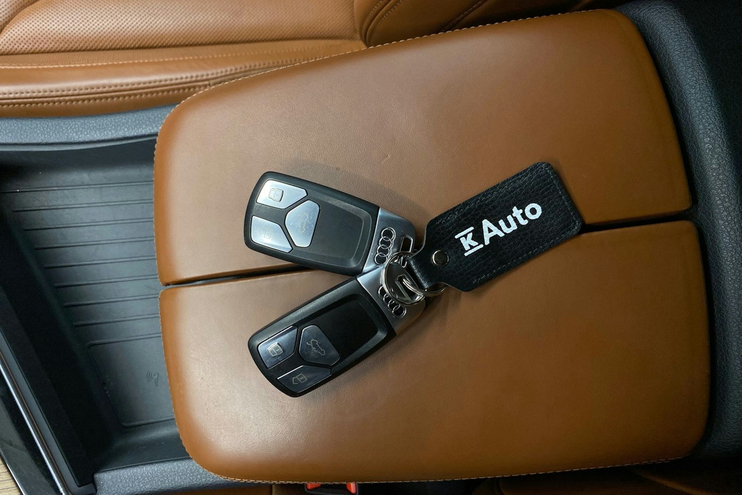 harmaa Audi Q7 2017 kuva 31.