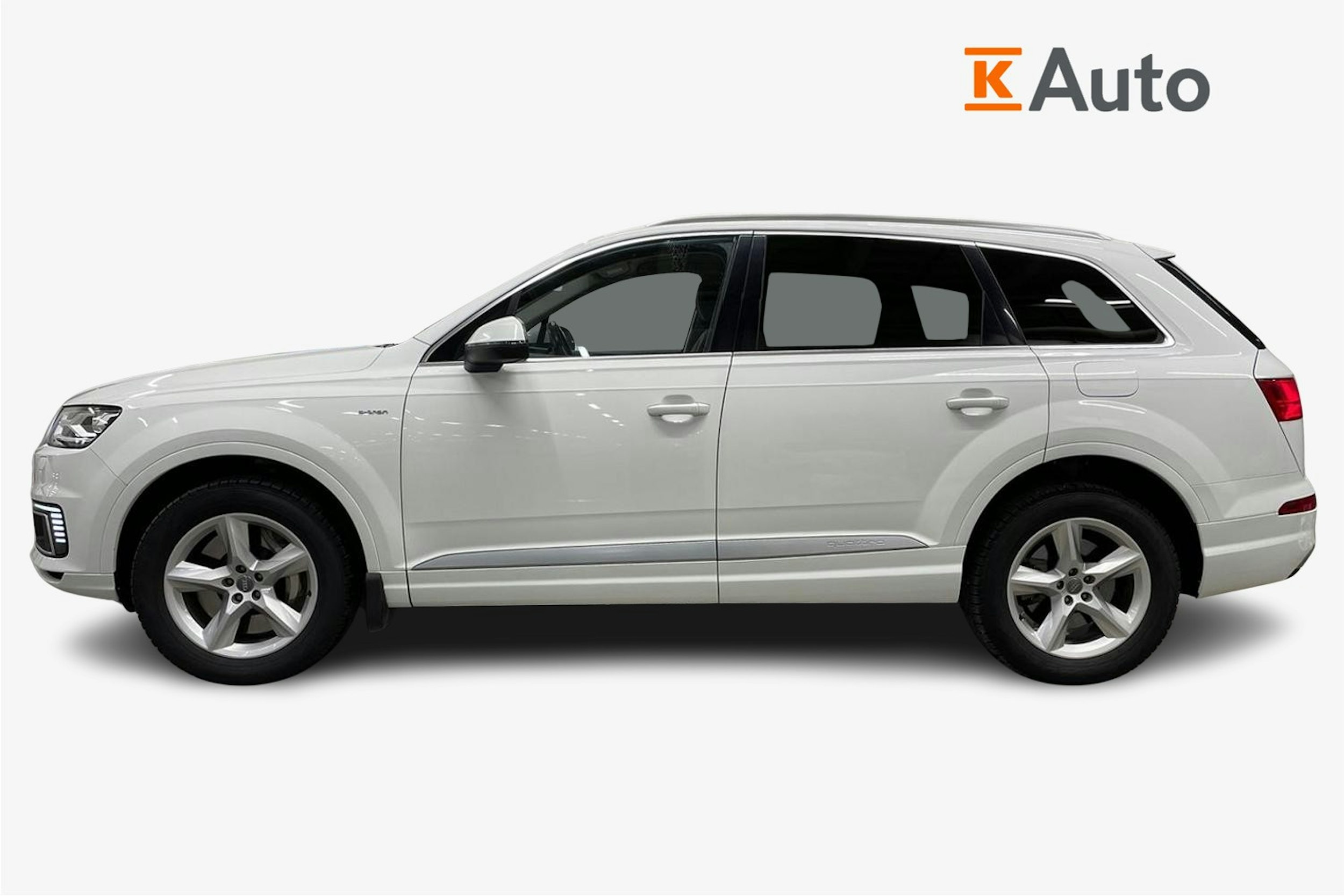 valkoinen Audi Q7 2017 kuva 6.