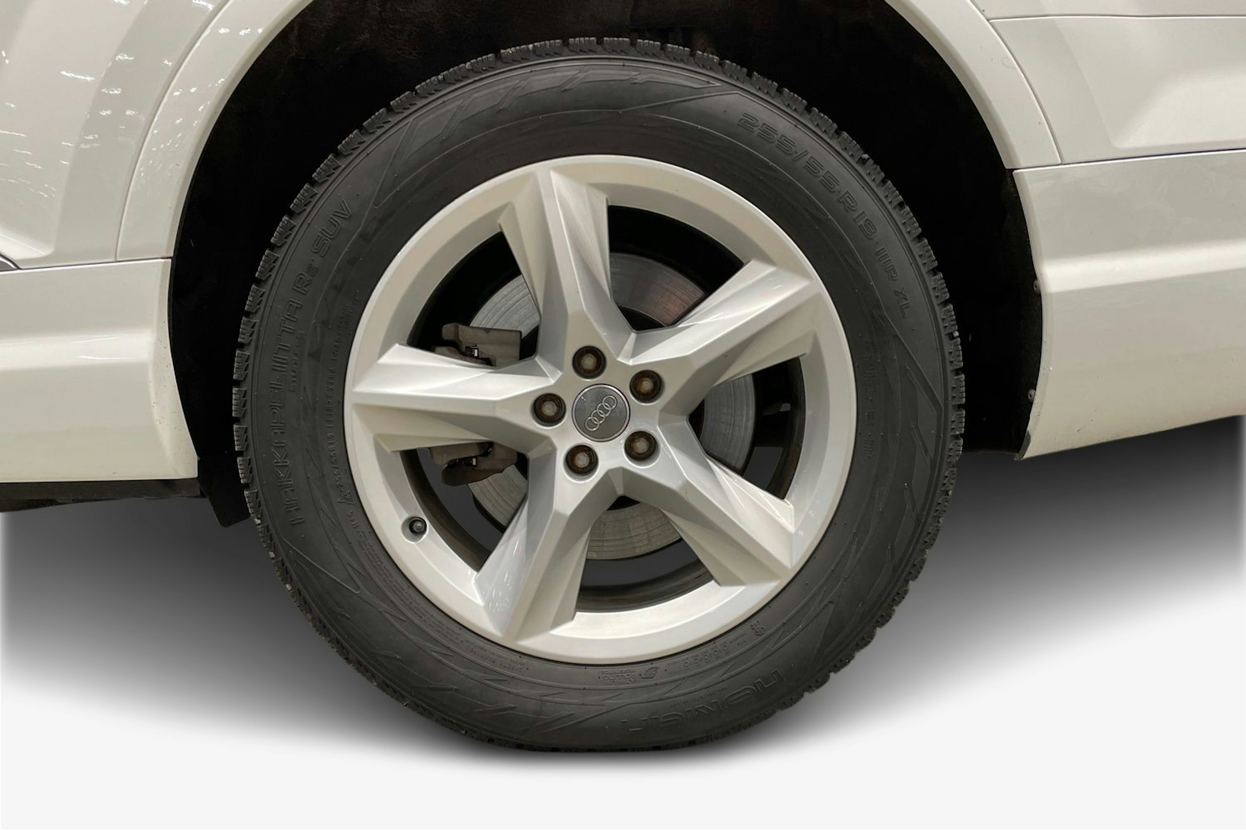 valkoinen Audi Q7 2017 kuva 11.