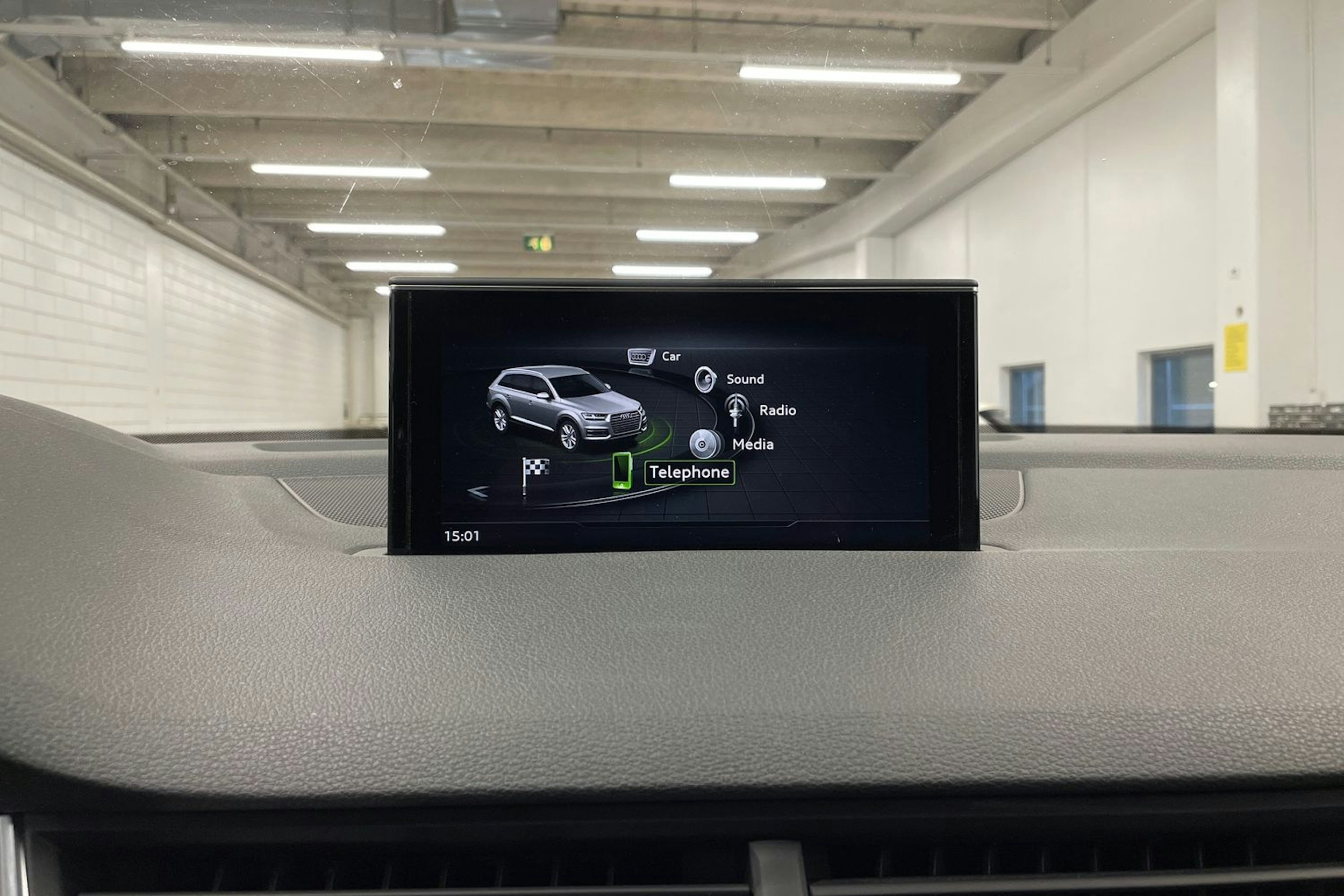 valkoinen Audi Q7 2017 kuva 19.