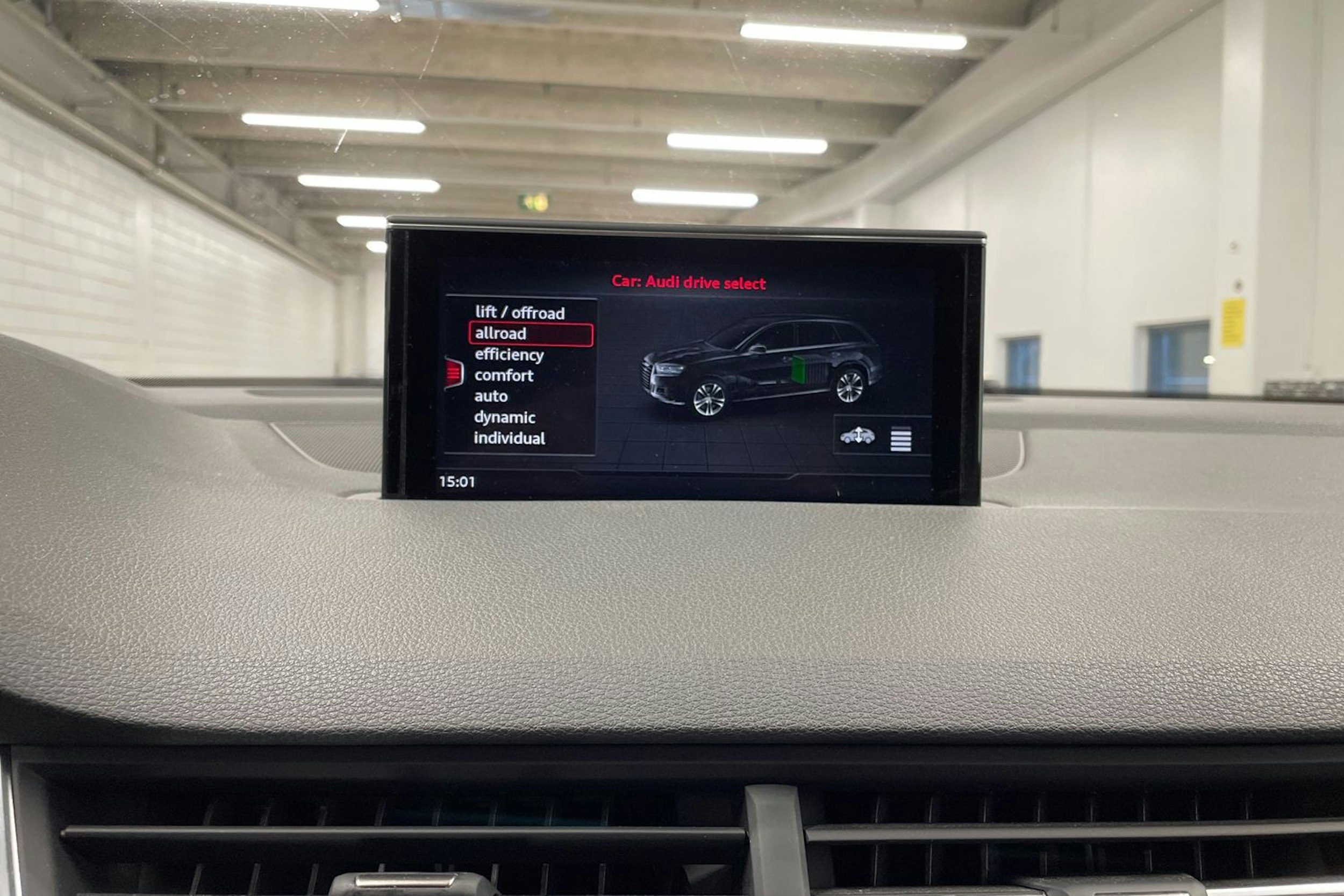 valkoinen Audi Q7 2017 kuva 20.