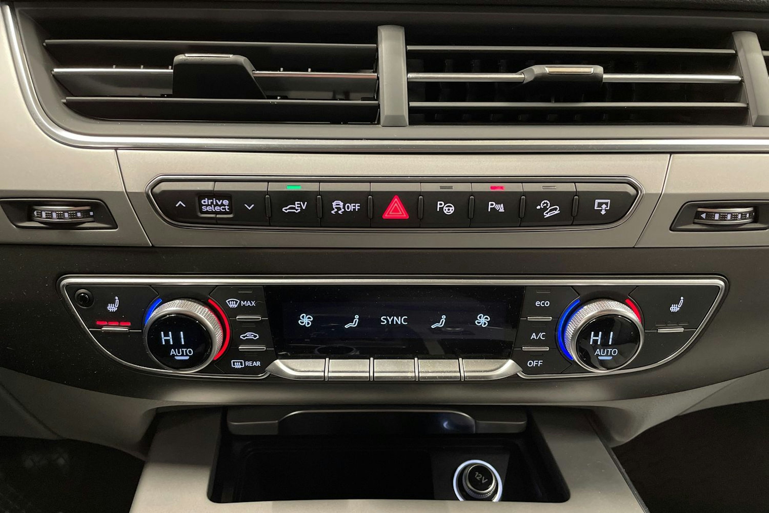 valkoinen Audi Q7 2017 kuva 22.