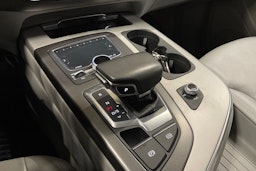 valkoinen Audi Q7 2017 kuva 23.