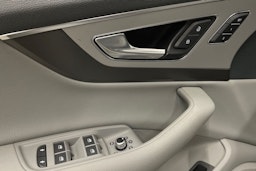 valkoinen Audi Q7 2017 kuva 28.