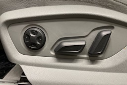 valkoinen Audi Q7 2017 kuva 29.