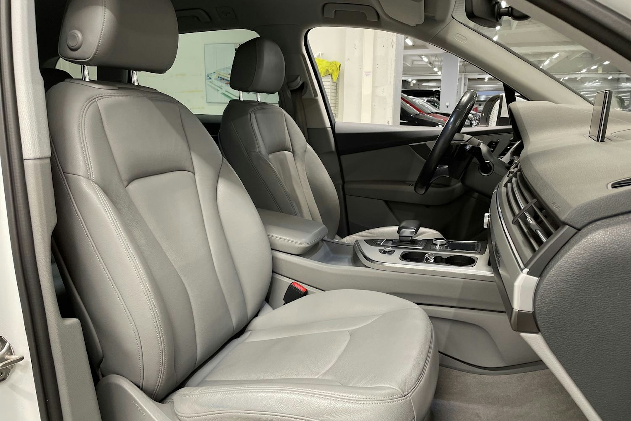 valkoinen Audi Q7 2017 kuva 31.