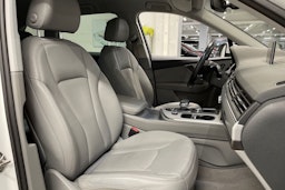 valkoinen Audi Q7 2017 kuva 31.