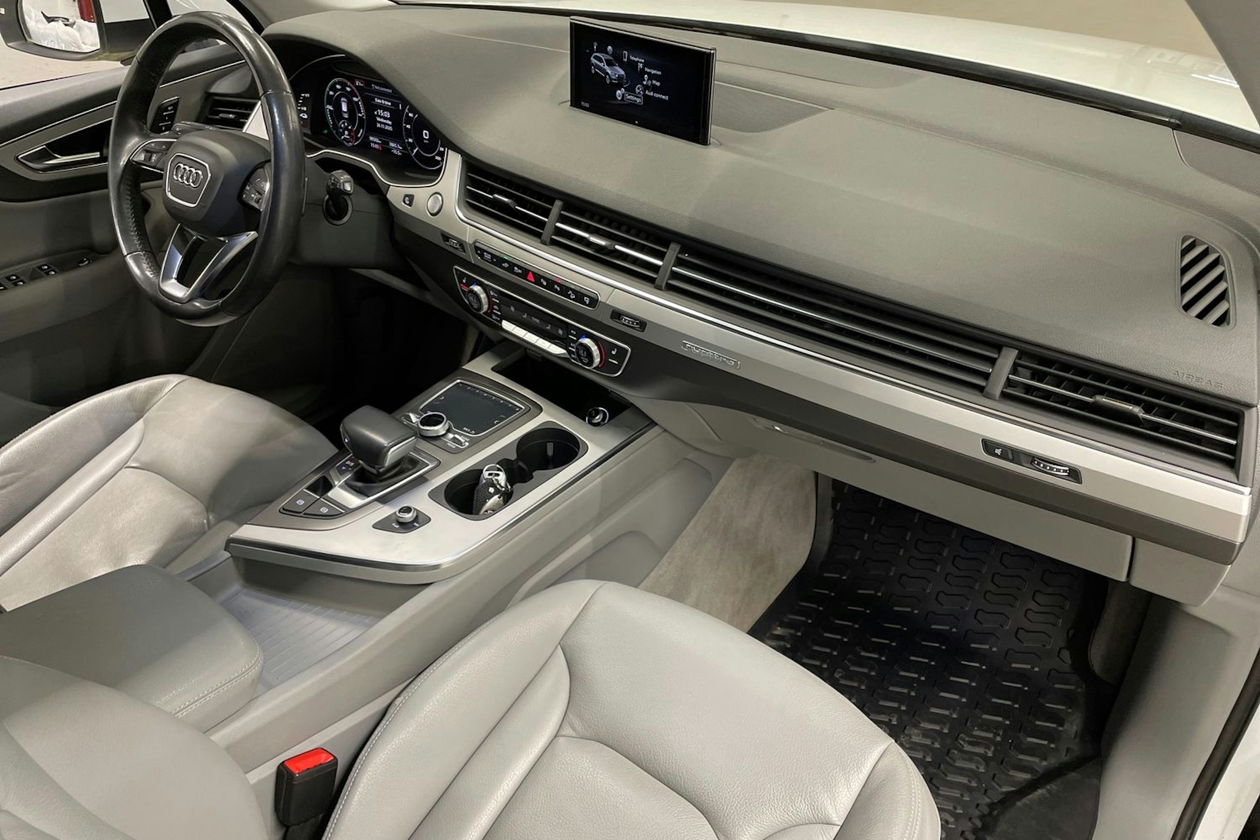 valkoinen Audi Q7 2017 kuva 32.