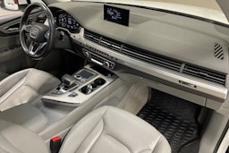 valkoinen Audi Q7 2017 kuva 32.