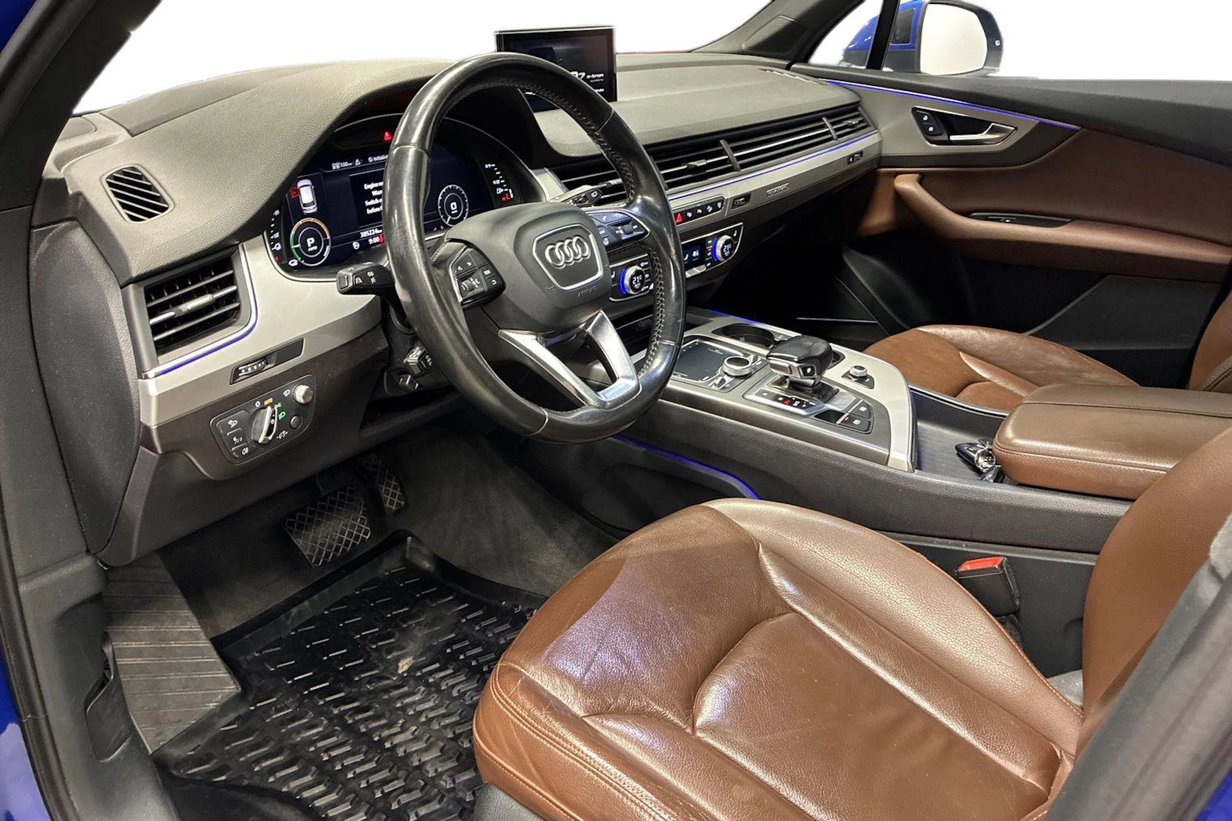 Sininen Audi Q7 2017 kuva 6.
