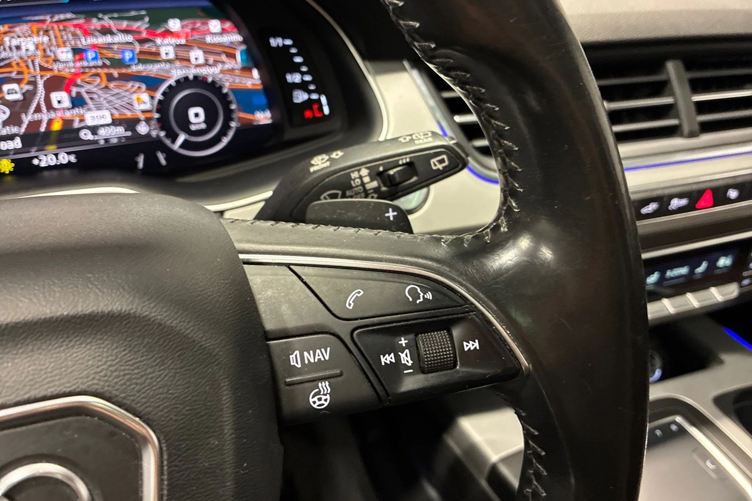 Sininen Audi Q7 2017 kuva 14.