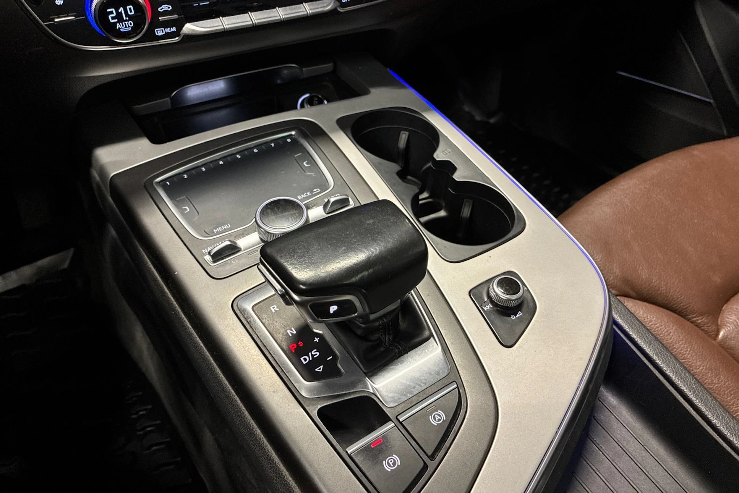 Sininen Audi Q7 2017 kuva 19.