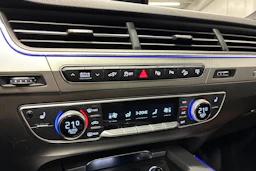 Sininen Audi Q7 2017 kuva 20.