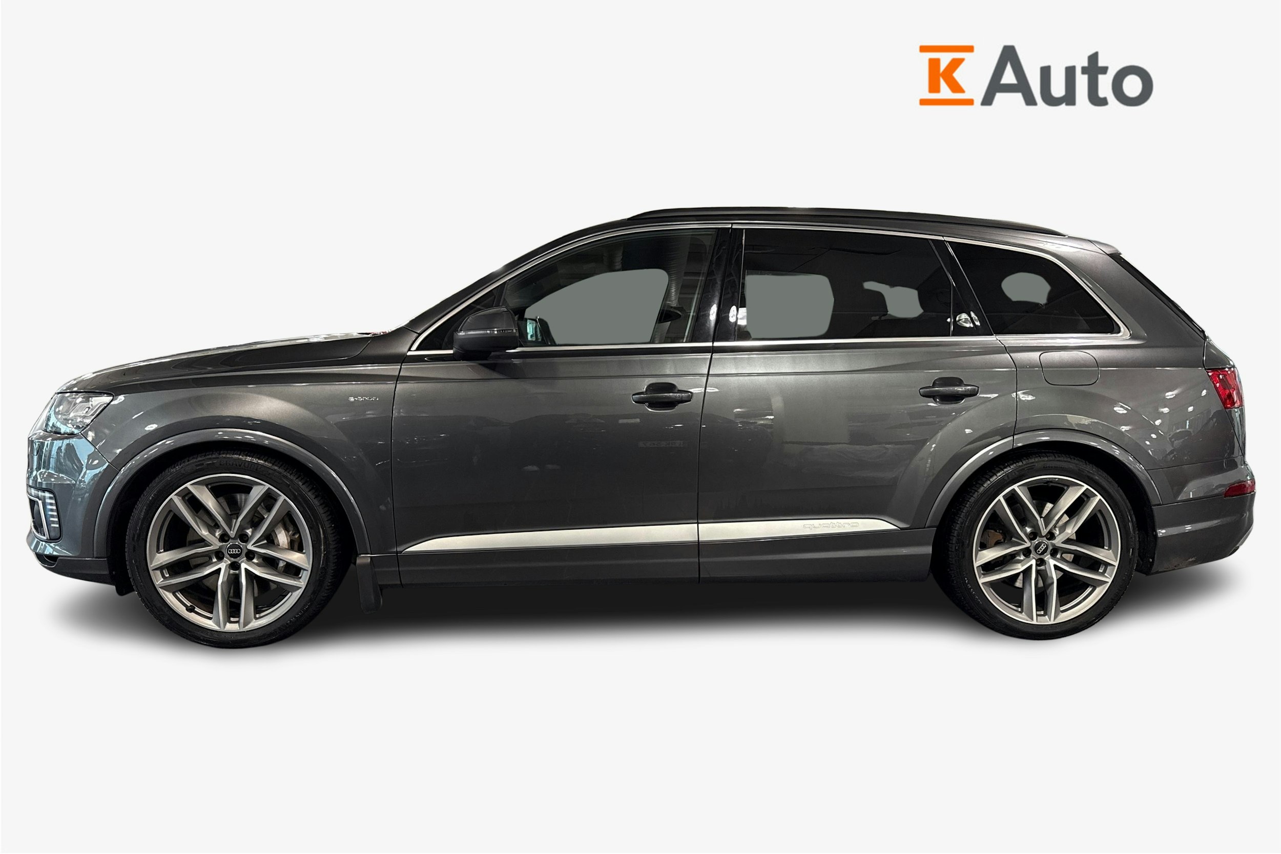 harmaa Audi Q7 2017 kuva 6.