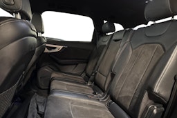 harmaa Audi Q7 2017 kuva 10.