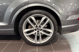 harmaa Audi Q7 2017 kuva 11.