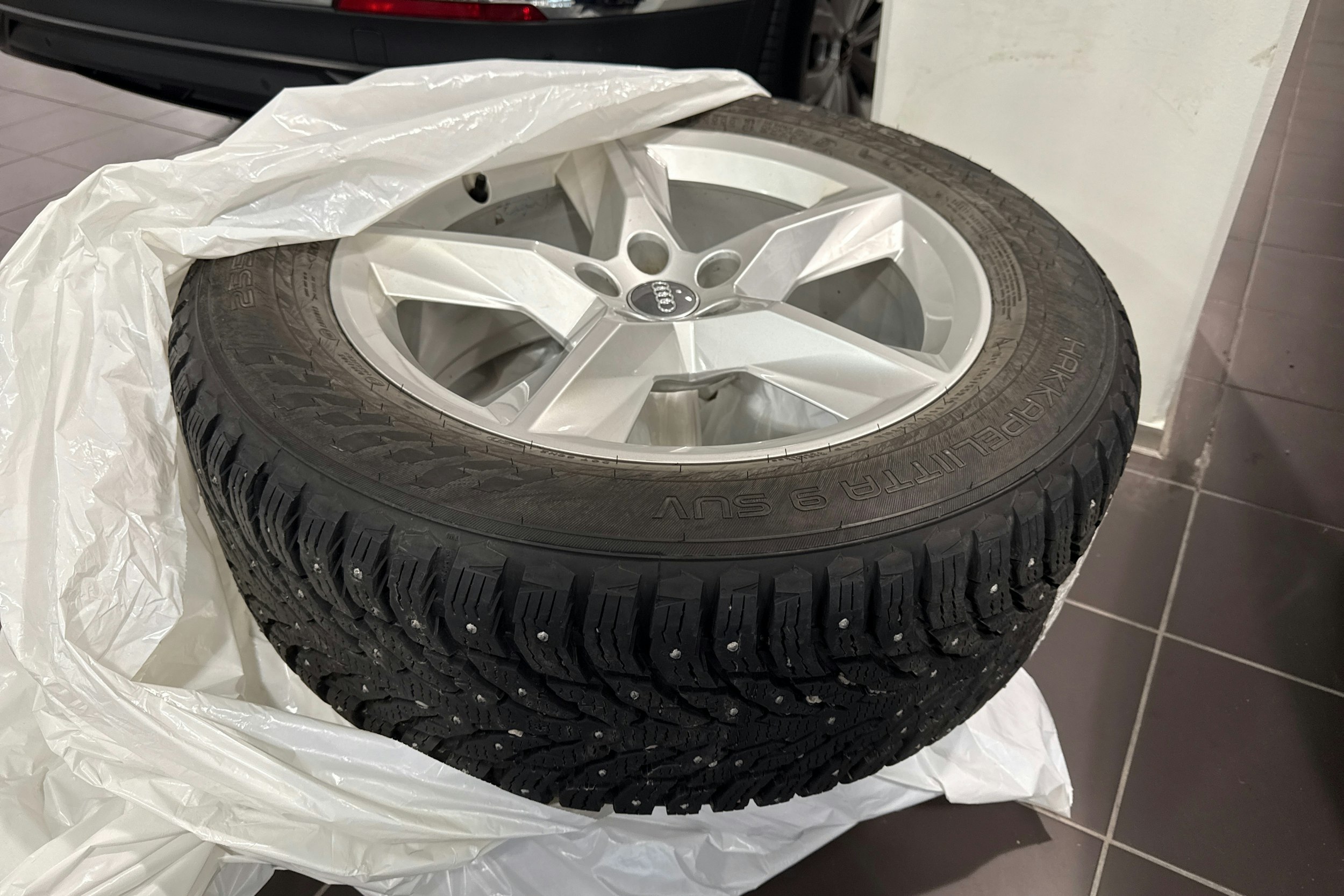 harmaa Audi Q7 2017 kuva 13.