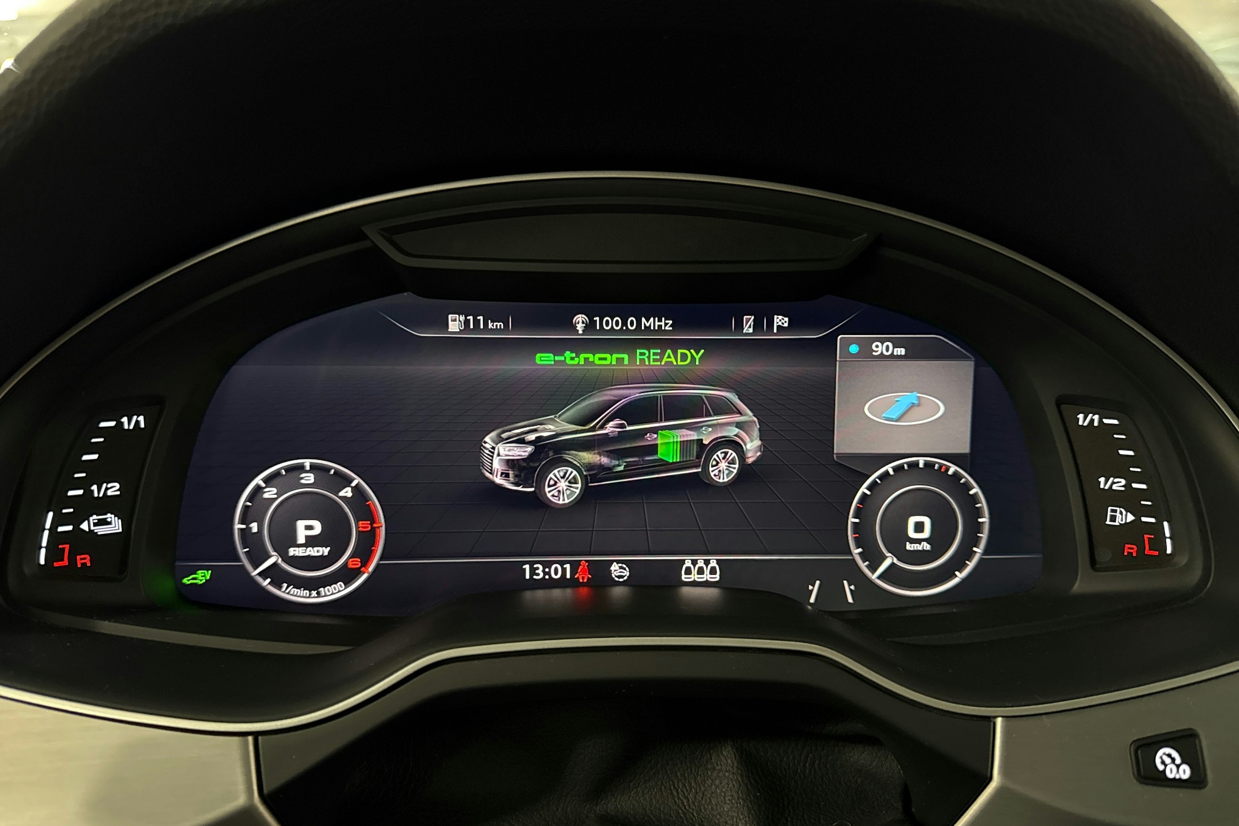 harmaa Audi Q7 2017 kuva 14.