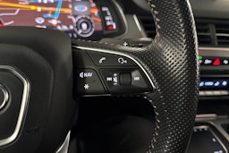 harmaa Audi Q7 2017 kuva 18.