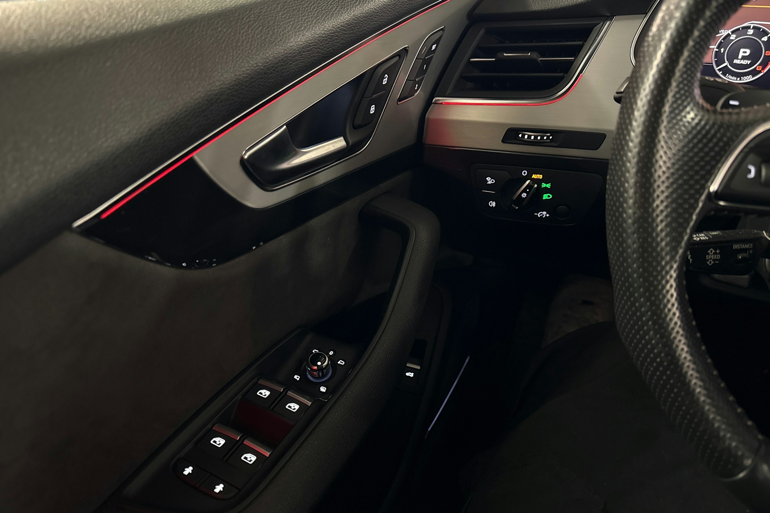 harmaa Audi Q7 2017 kuva 20.