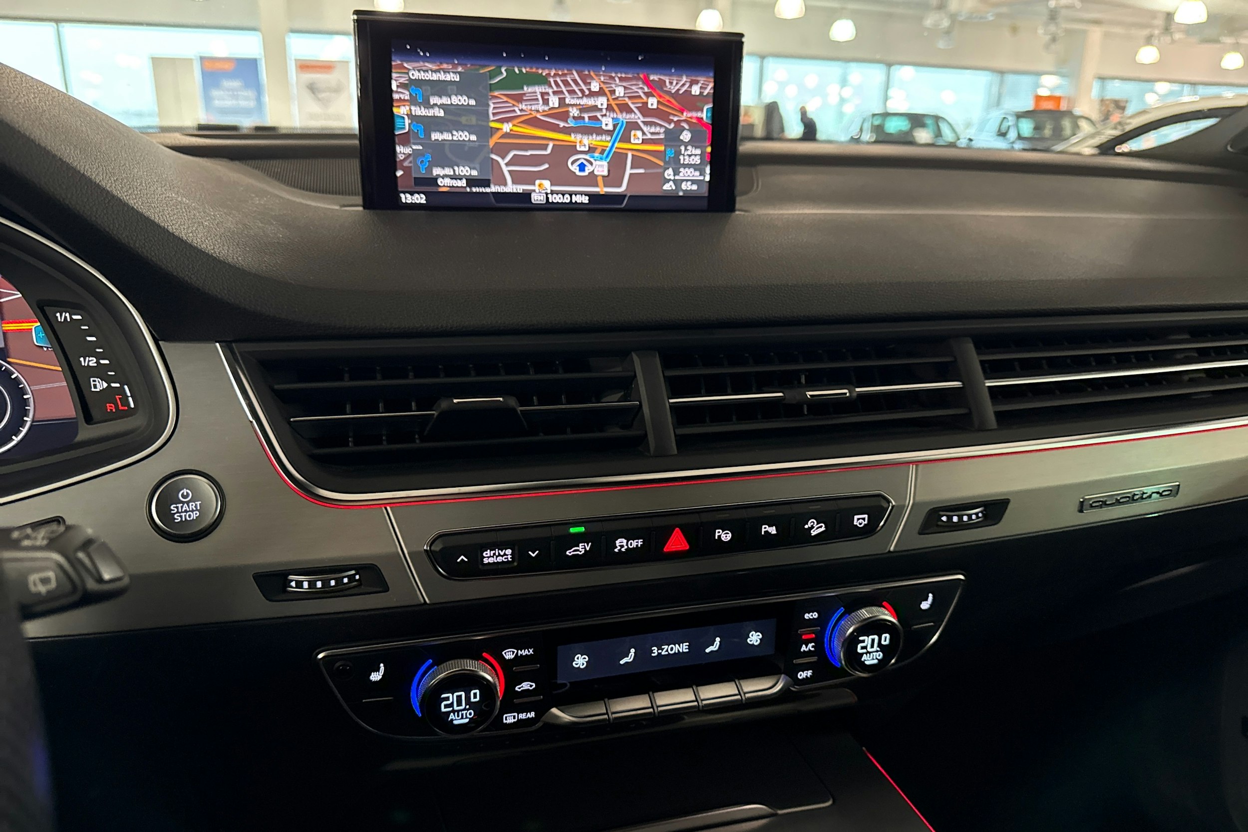 harmaa Audi Q7 2017 kuva 23.