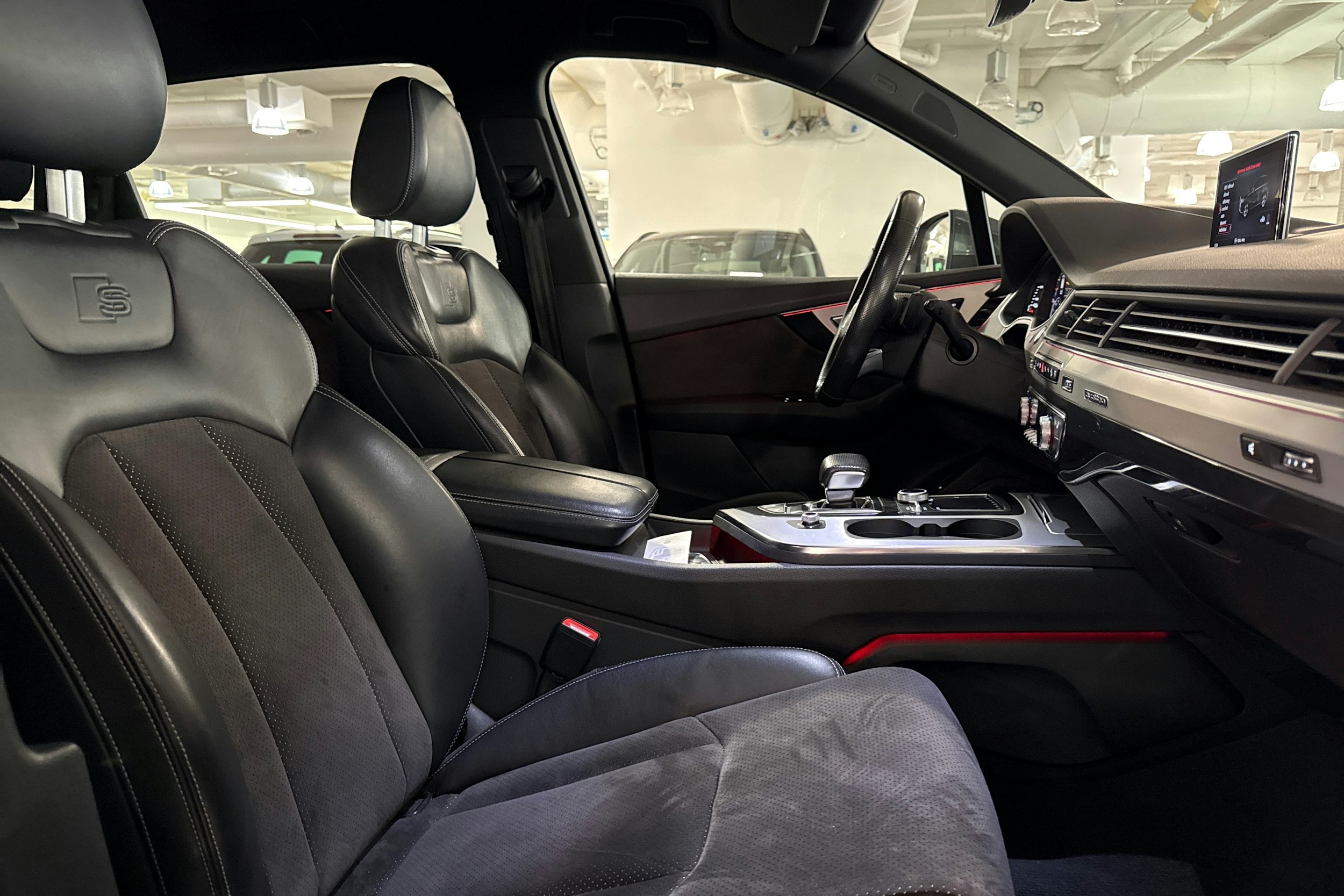 harmaa Audi Q7 2017 kuva 27.