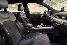 harmaa Audi Q7 2017 kuva 27.