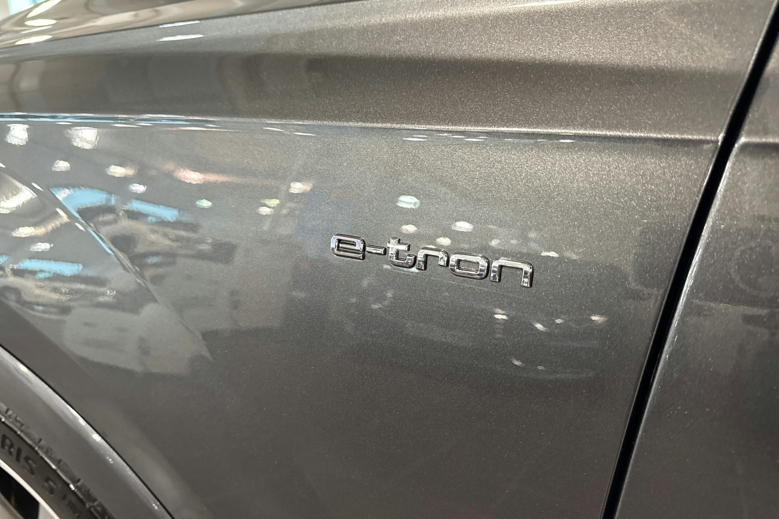 harmaa Audi Q7 2017 kuva 32.