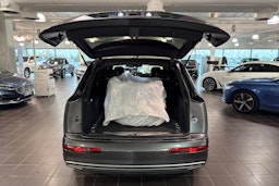harmaa Audi Q7 2017 kuva 35.