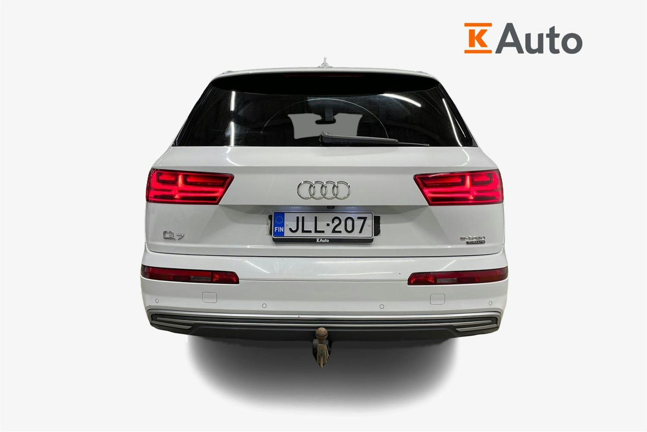 Valkoinen Audi Q7 2017 kuva 3.