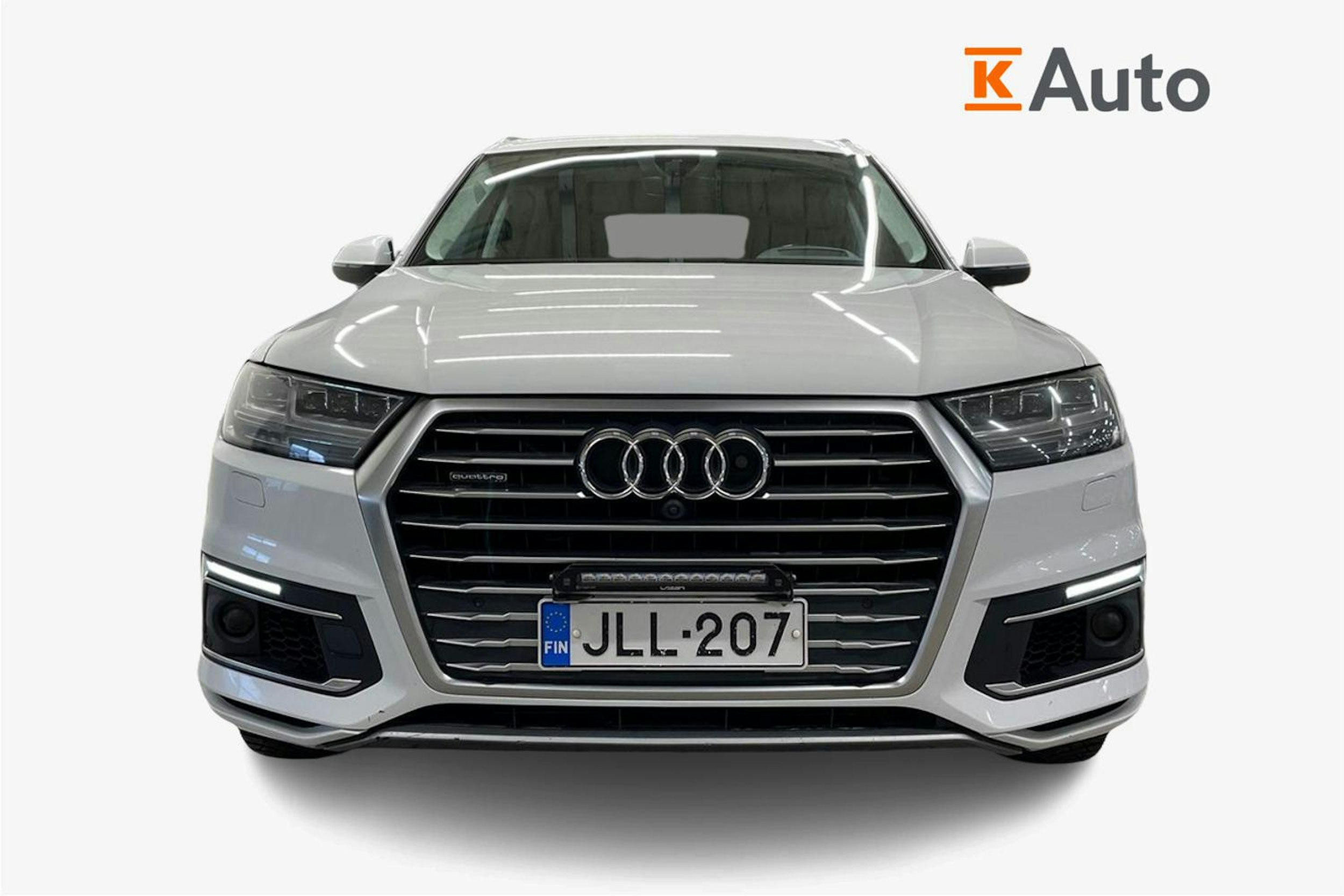 Valkoinen Audi Q7 2017 kuva 5.