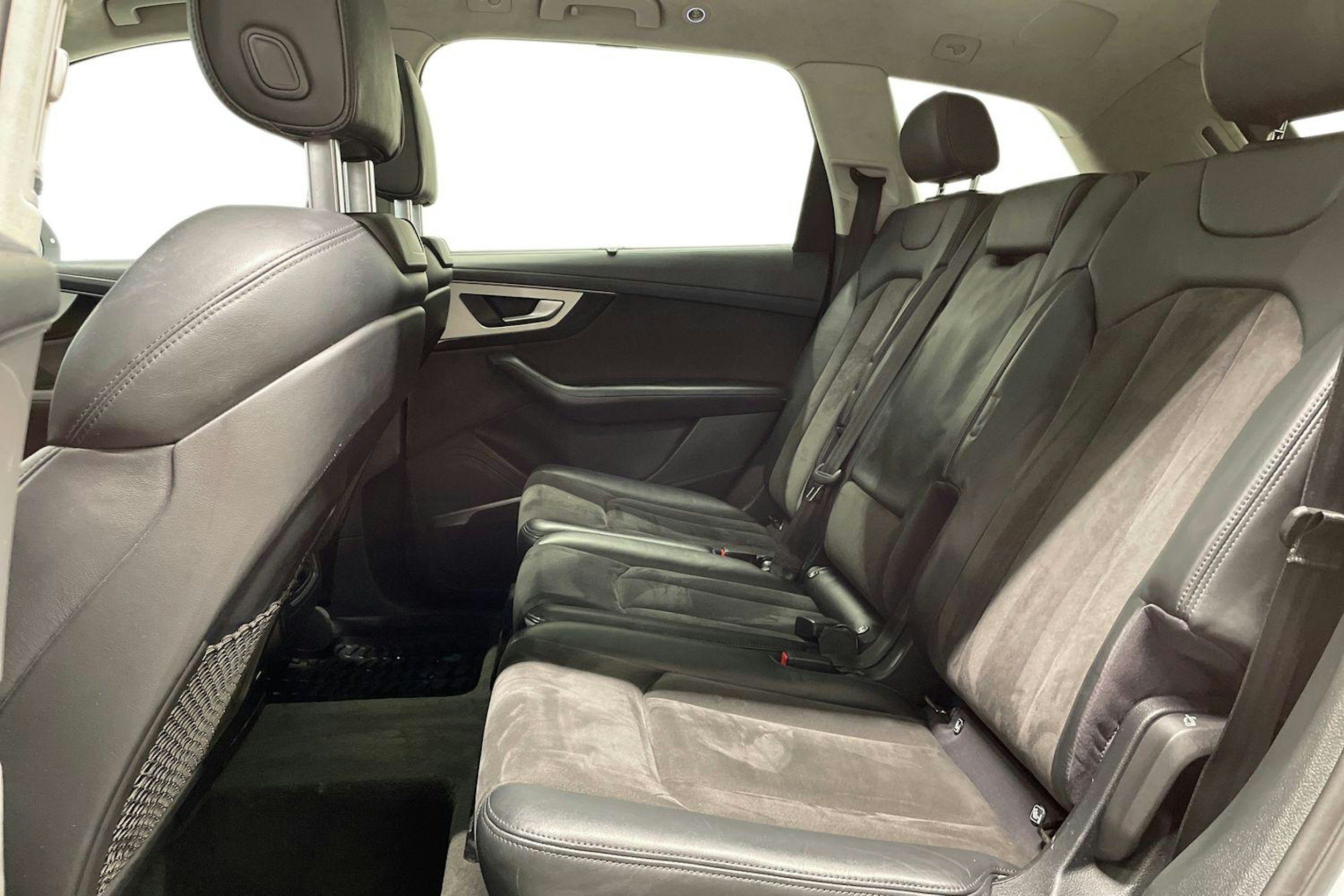 Valkoinen Audi Q7 2017 kuva 10.