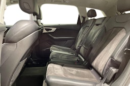 Valkoinen Audi Q7 2017 kuva 10.