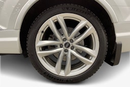 Valkoinen Audi Q7 2017 kuva 11.