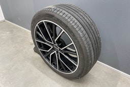 Valkoinen Audi Q7 2017 kuva 14.