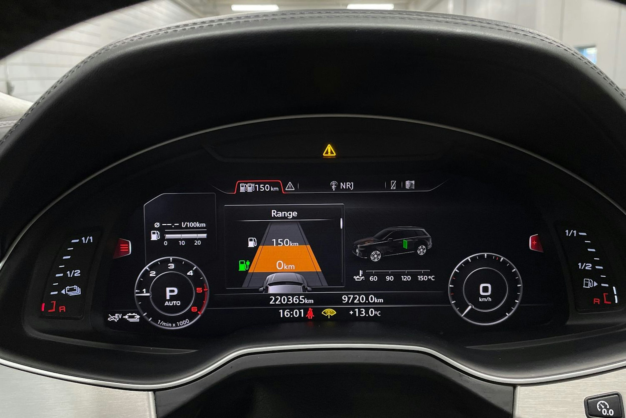 Valkoinen Audi Q7 2017 kuva 17.