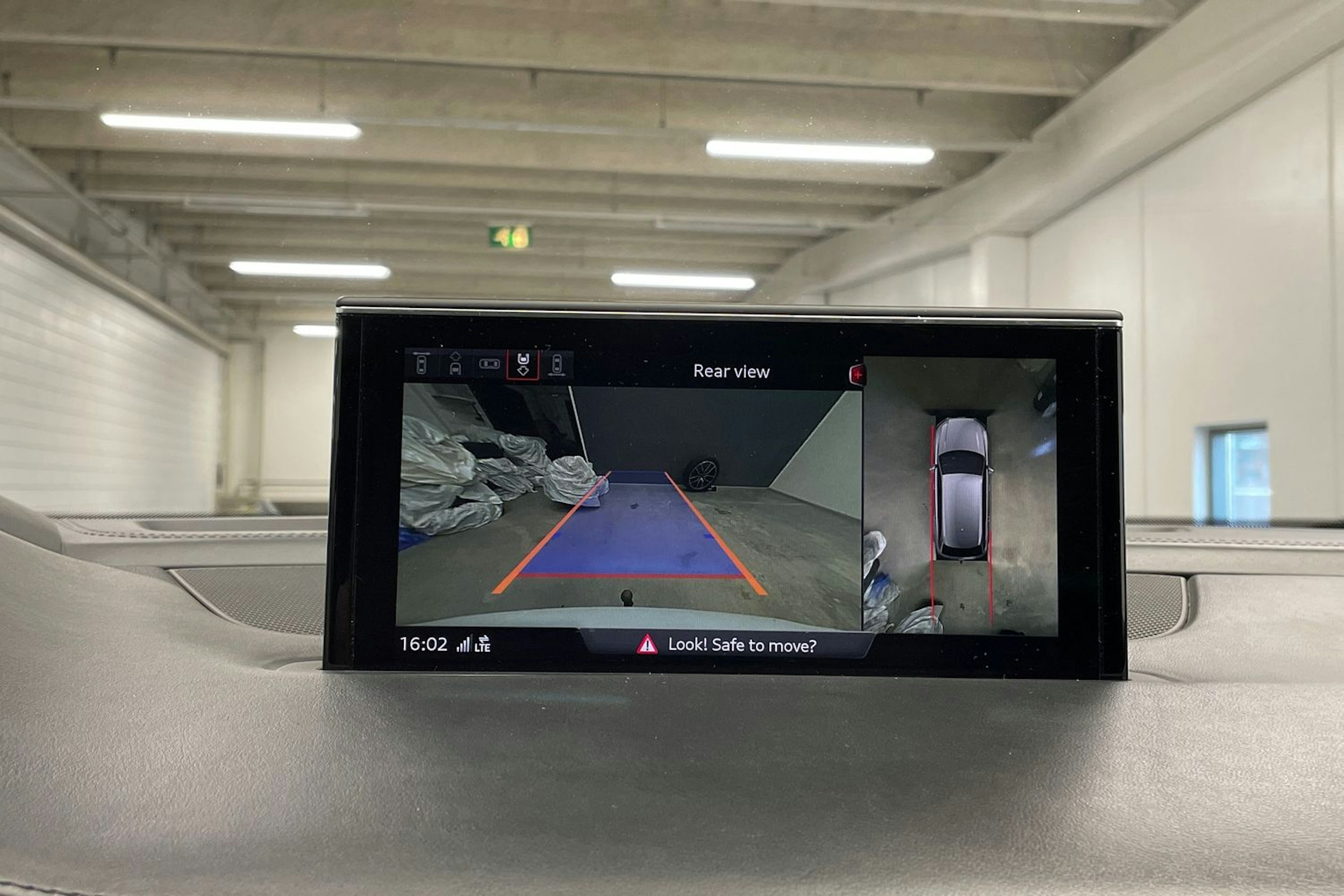 Valkoinen Audi Q7 2017 kuva 21.