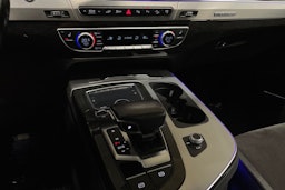 Valkoinen Audi Q7 2017 kuva 22.