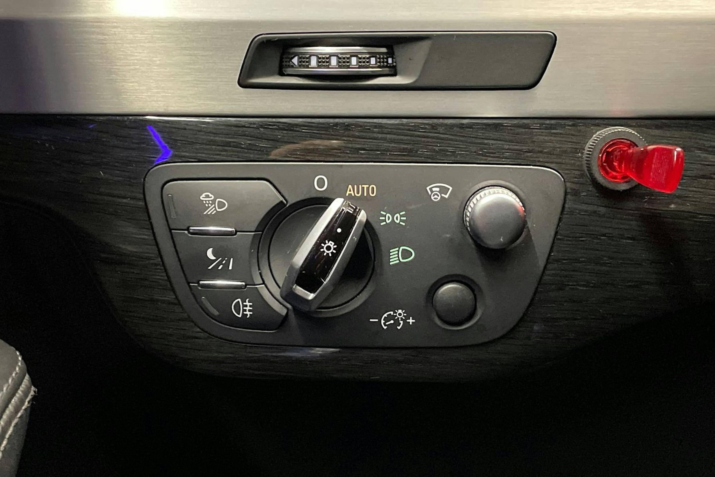 Valkoinen Audi Q7 2017 kuva 23.