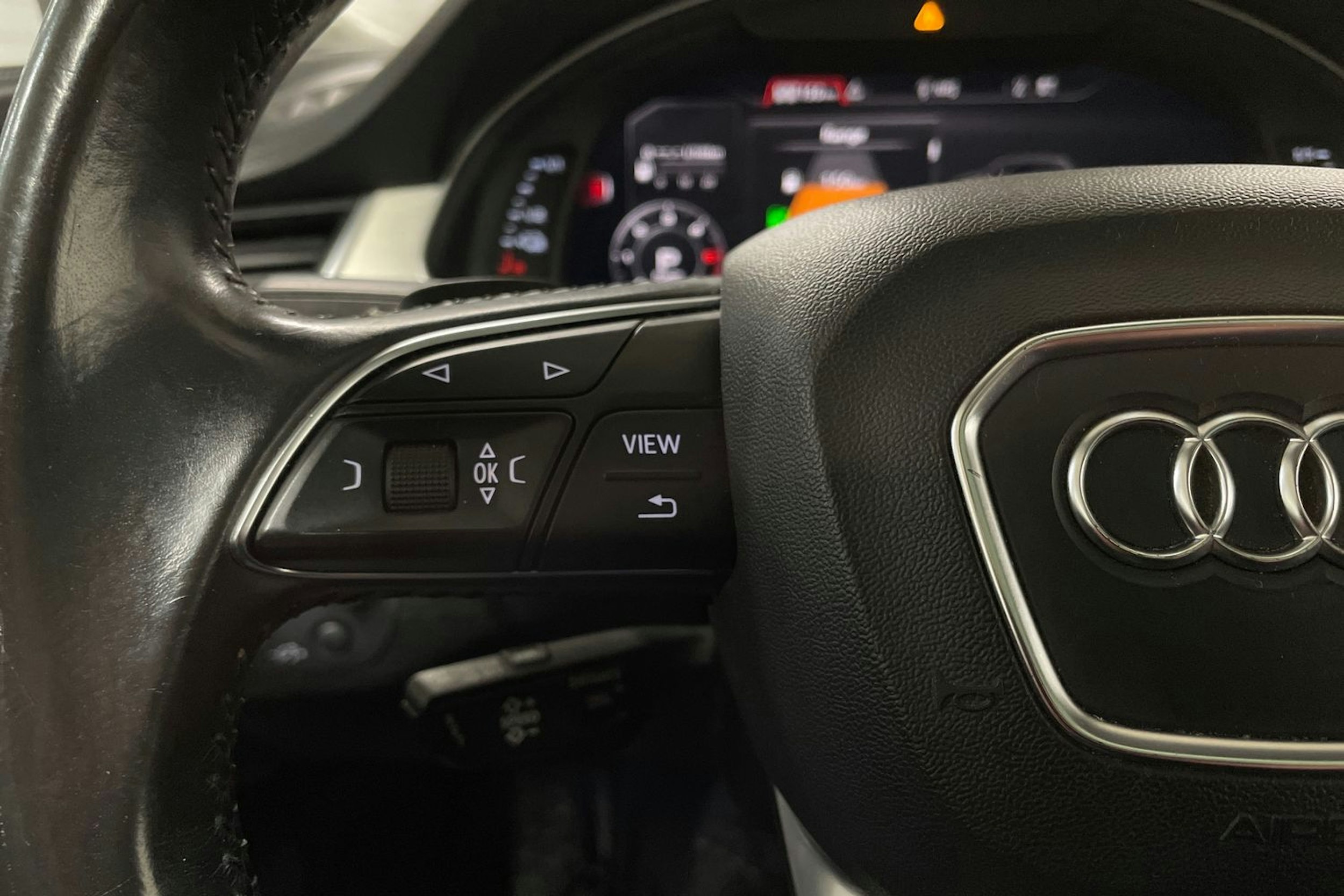 Valkoinen Audi Q7 2017 kuva 24.