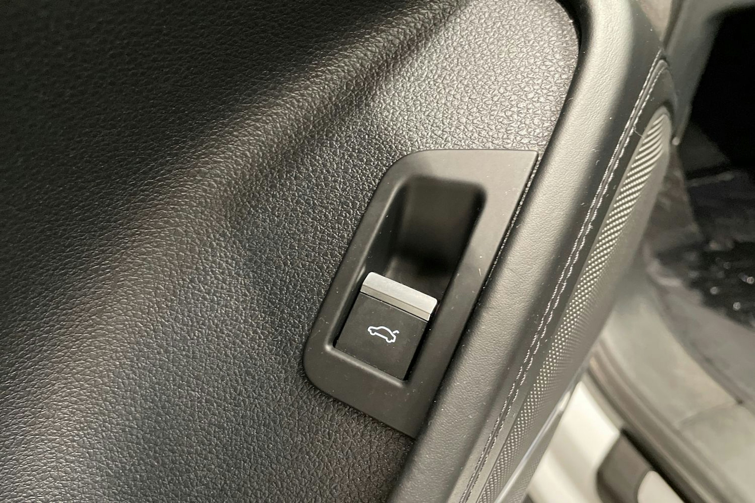 Valkoinen Audi Q7 2017 kuva 26.