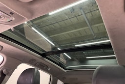 Valkoinen Audi Q7 2017 kuva 30.