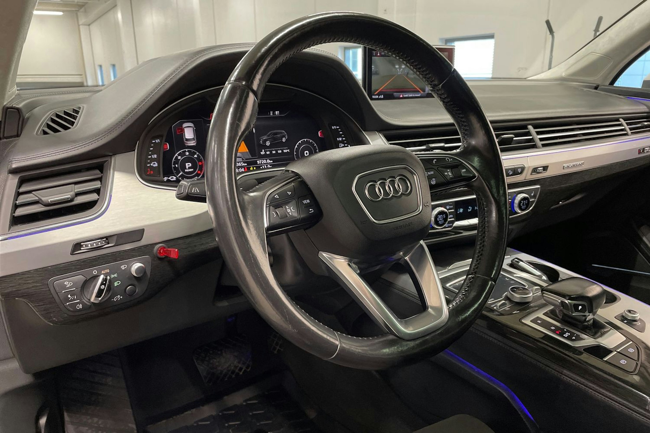 Valkoinen Audi Q7 2017 kuva 31.