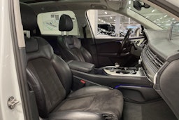 Valkoinen Audi Q7 2017 kuva 32.