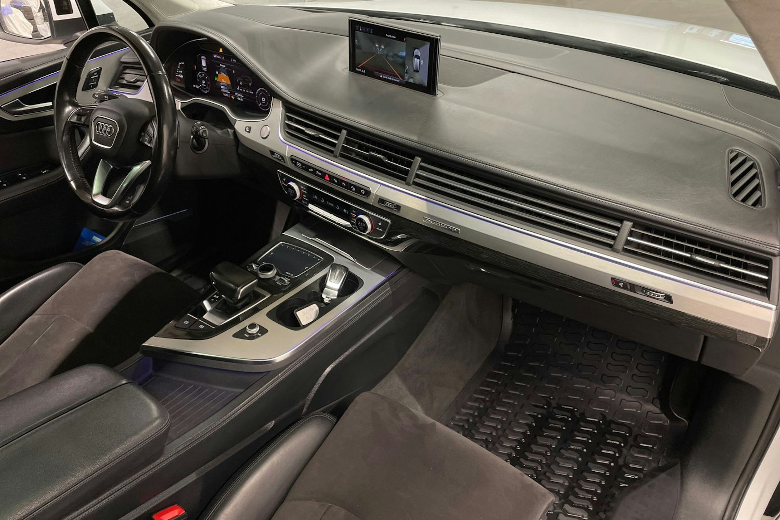 Valkoinen Audi Q7 2017 kuva 33.