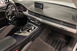 Valkoinen Audi Q7 2017 kuva 33.