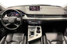 musta Audi Q7 2018 kuva 9.